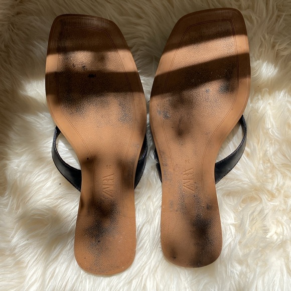 Zara black and gold sandals size 39 / fit like a US 8 - Picture 2 of 4